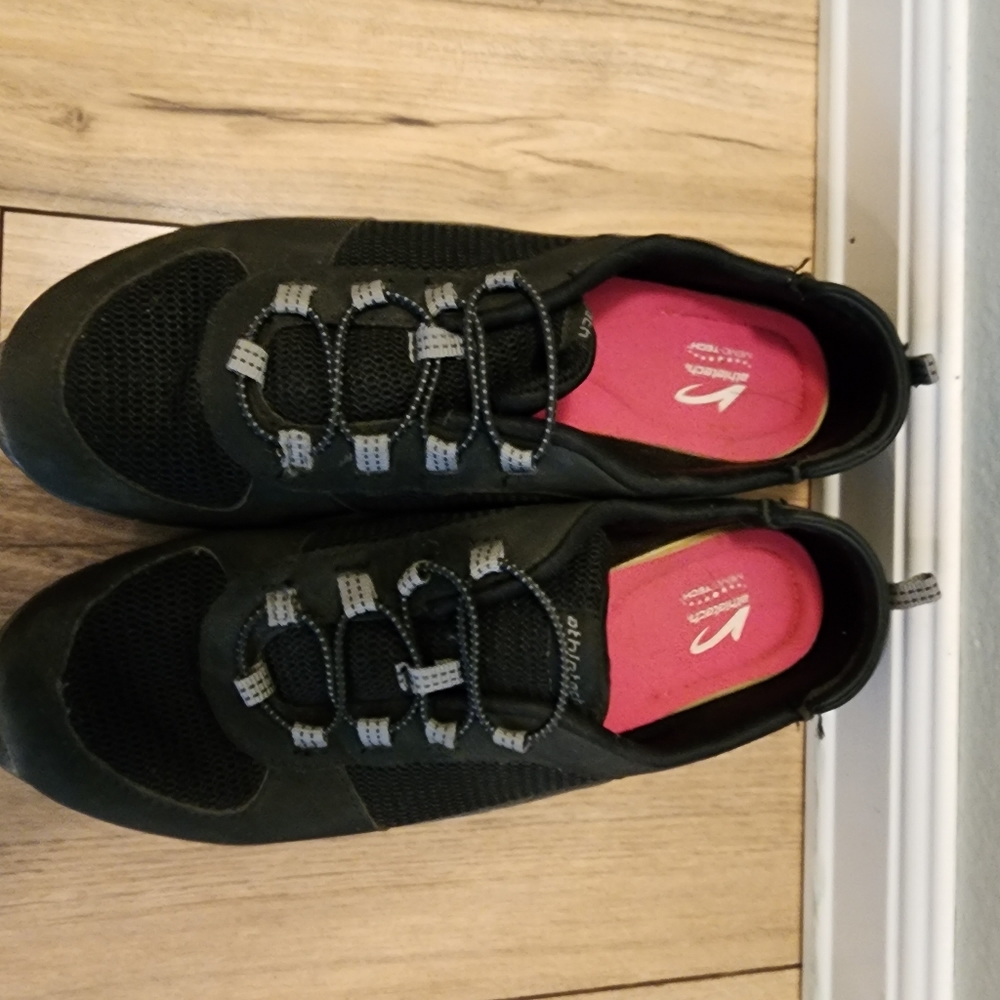 Womens shoe- size 8